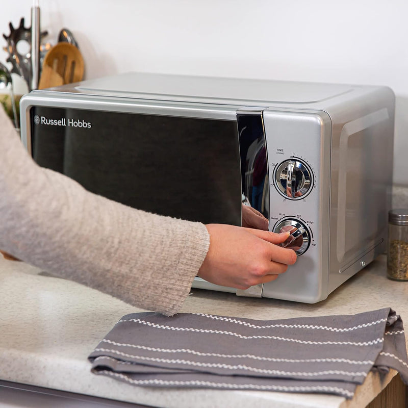 17 Litre 700W Solo Manual Microwave