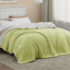 Bedsure Sherpa Fleece Throw Blanket Fluffy Microfiber Solid