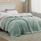 Bedsure Sherpa Fleece Throw Blanket Fluffy Microfiber Solid