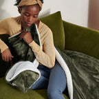 Bedsure Sherpa Fleece Throw Blanket Fluffy Microfiber Solid