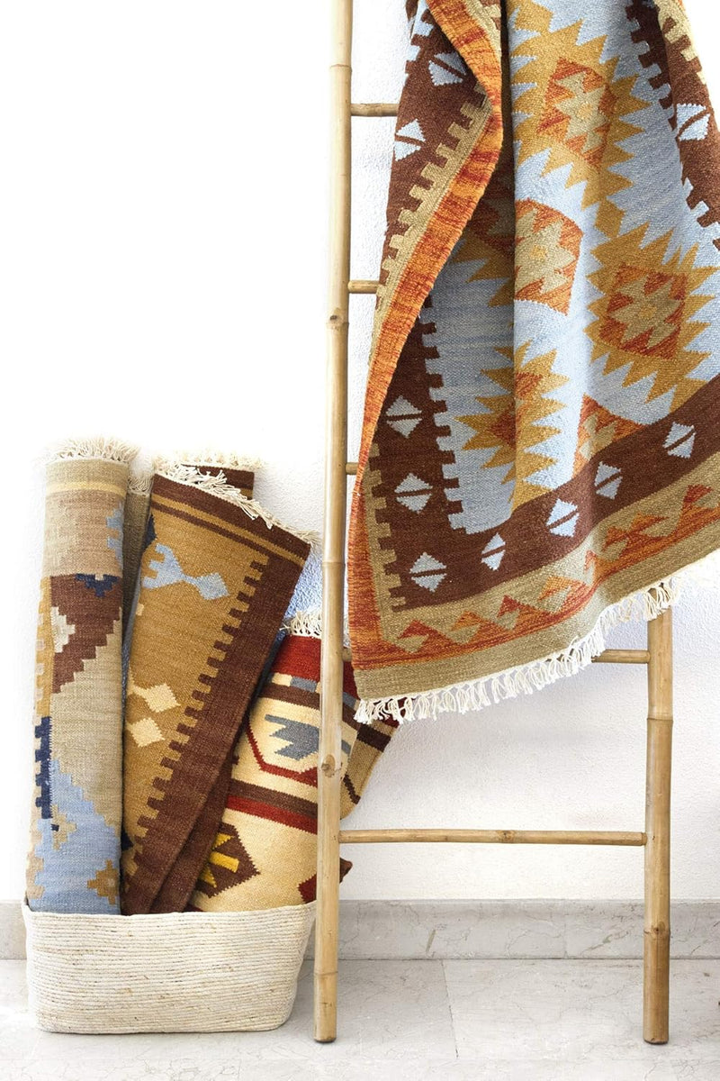 Kilim Lori Rug with Modern Design 100