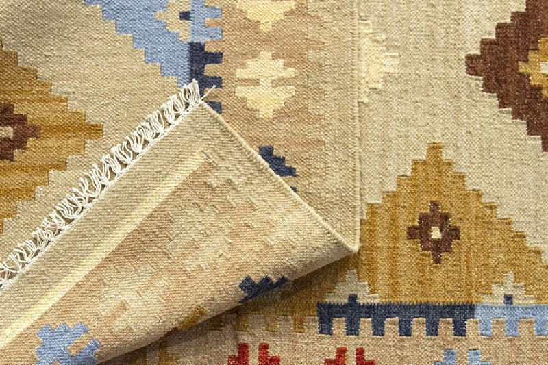 Kilim Lori Rug with Modern Design 100