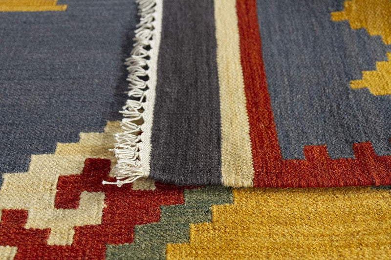 Kilim Lori Rug with Modern Design 100