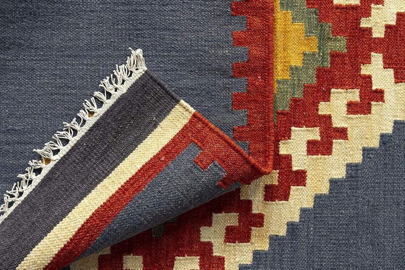 Kilim Lori Rug with Modern Design 100