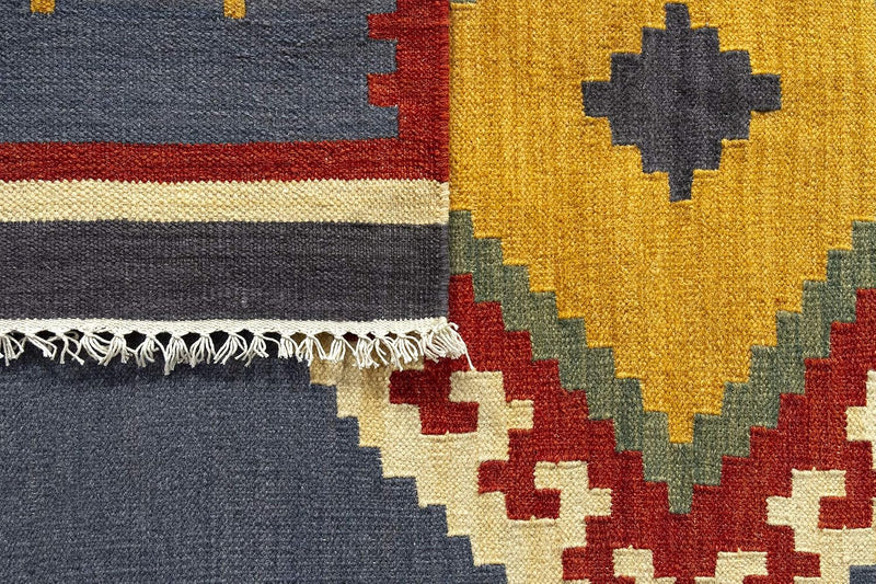 Kilim Lori Rug with Modern Design 100