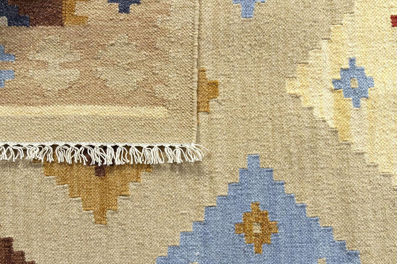 Kilim Lori Rug with Modern Design 100