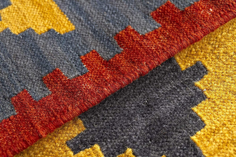 Kilim Lori Rug with Modern Design 100