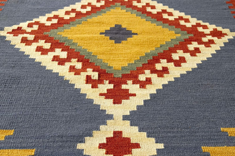 Kilim Lori Rug with Modern Design 100