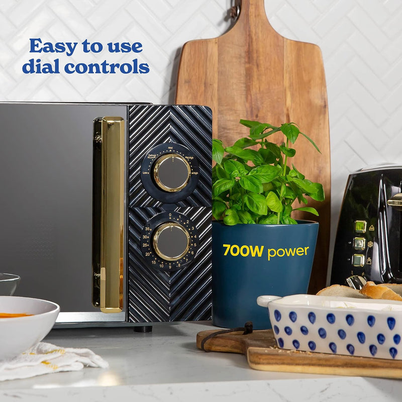 17 Litre 700W Solo Manual Microwave with Groove