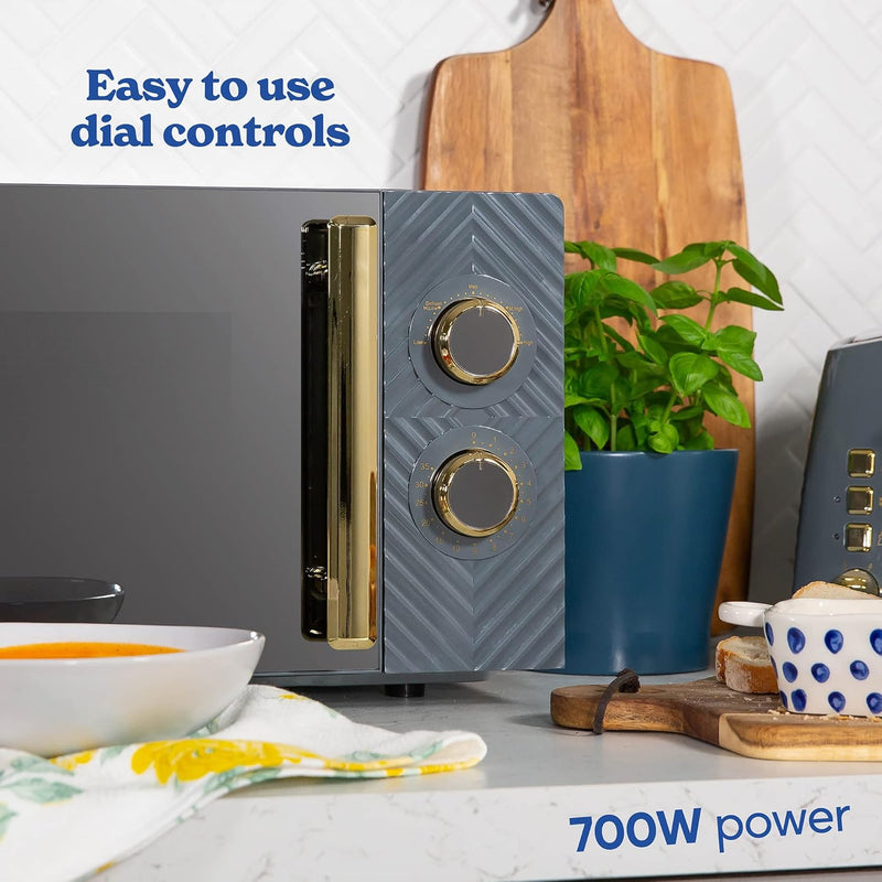 17 Litre 700W Solo Manual Microwave with Groove