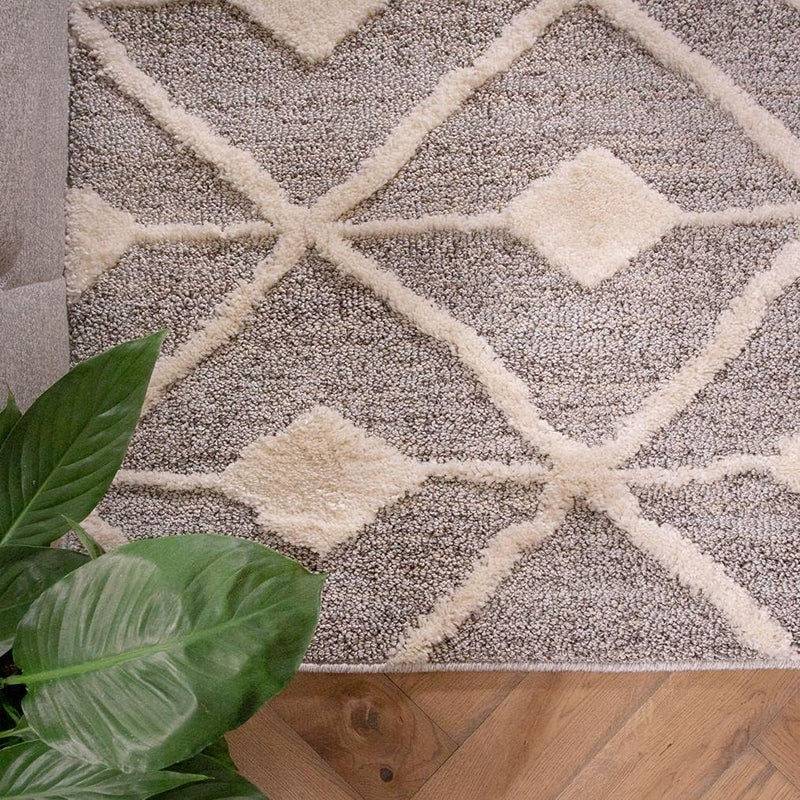 Textured Trellis Striped Rug Large Diamond Aztec