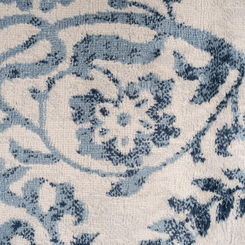 Traditional Pattern Flatweave Area Rug Distressed Medallion